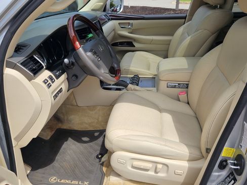 Used 2013 Lexus LX 570 4WD w/ Luxury Pkg image 15