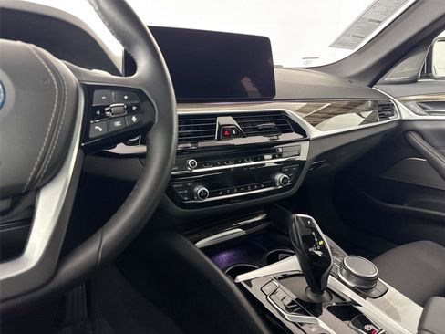 Used 2023 BMW 530e xDrive image 37