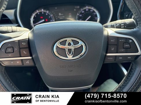 Used 2022 Toyota Highlander XLE image 29