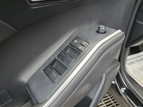 Used 2024 Toyota Highlander XLE image 11