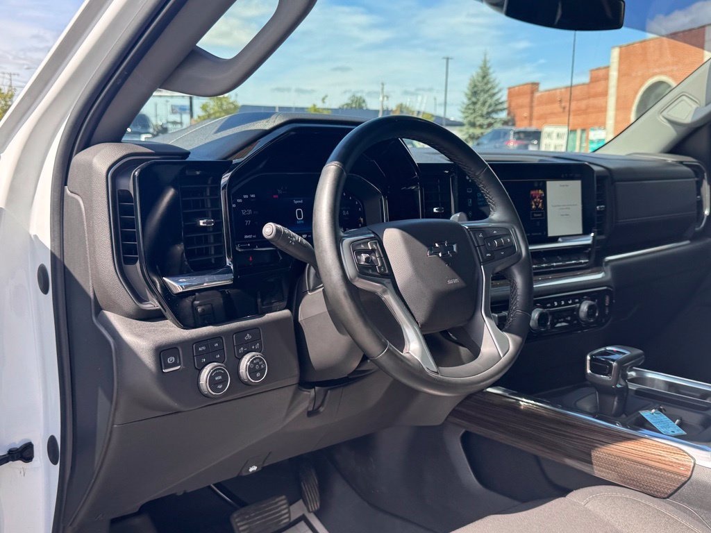 Used 2024 Chevrolet Silverado 1500 RST w/ Z71 Off-Road Package AWD/4WD image 11