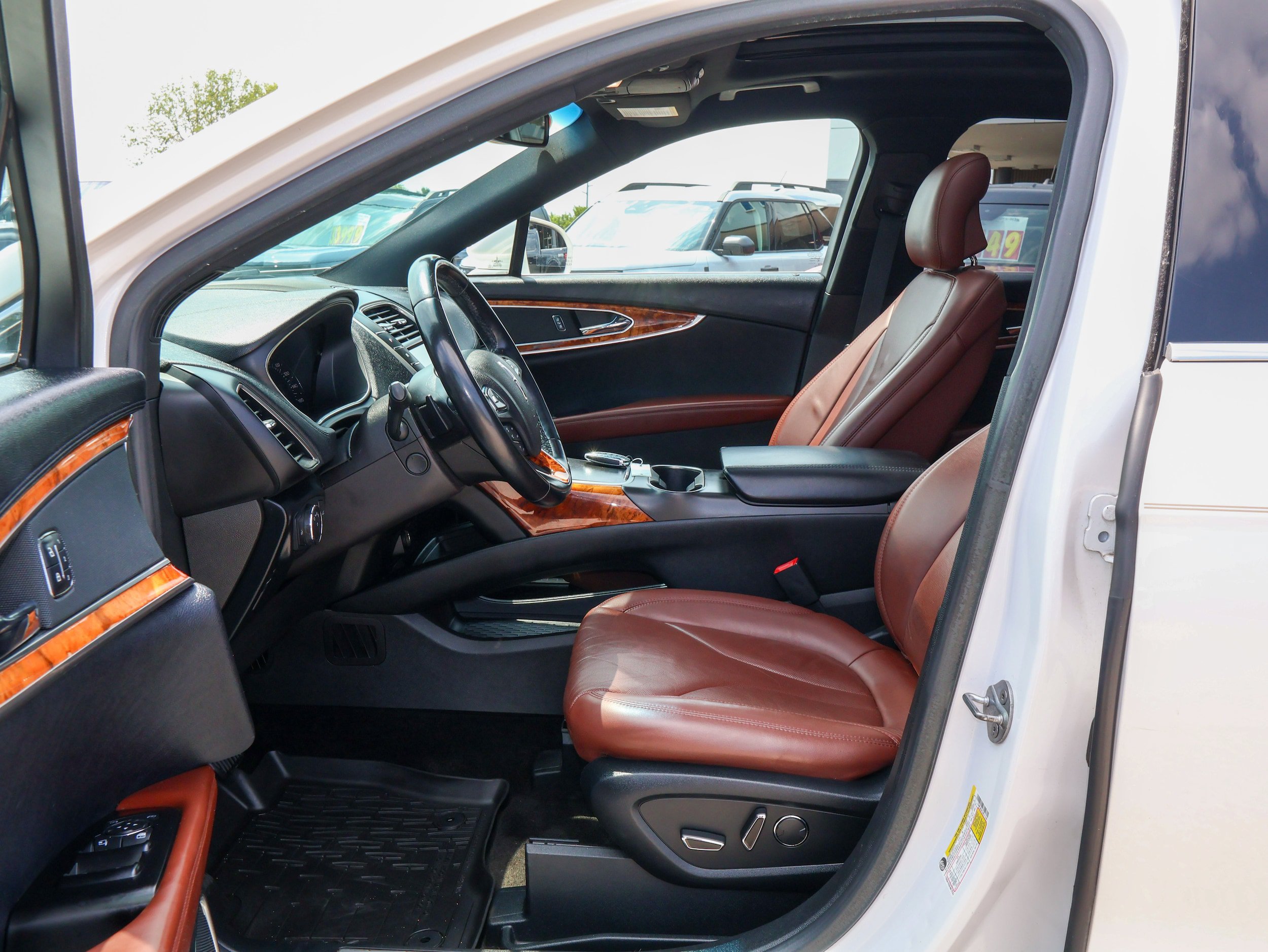 Used 2018 Lincoln MKX Reserve AWD/4WD image 12
