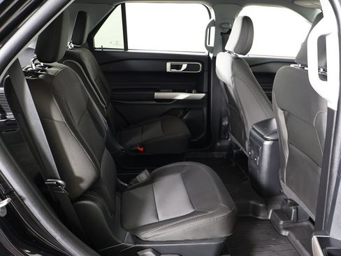 Used 2023 Ford Explorer XLT AWD/4WD image 34