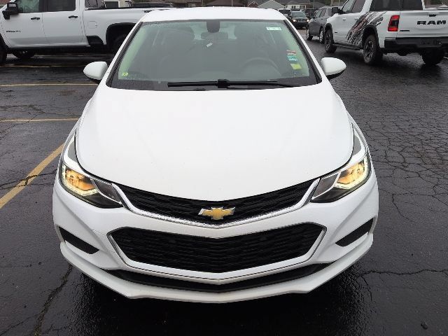 Used 2017 Chevrolet Cruze LT FWD image 2