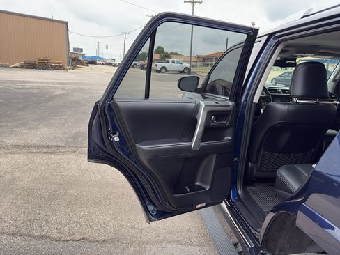 Used 2021 Toyota 4Runner Limited AWD/4WD image 12