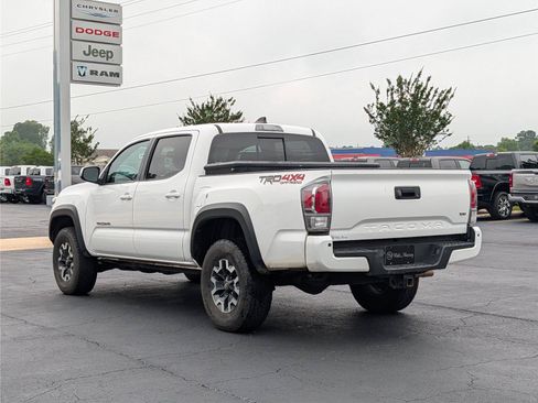 Used 2022 Toyota Tacoma TRD Off-Road w/ Technology Package AWD/4WD image 3