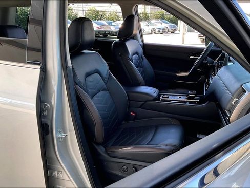 Used 2025 Nissan Pathfinder Platinum w/ Cargo Package image 10