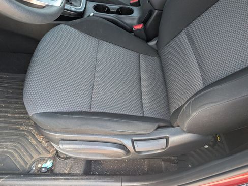 Used 2025 Kia Soul LX FWD image 5