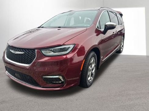 Used 2023 Chrysler Pacifica Limited image 1