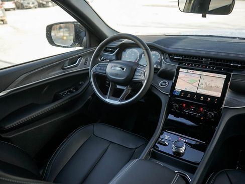 New 2025 Jeep Grand Cherokee Limited w/ Black Appearance Package image 15