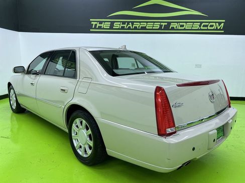 Used 2010 Cadillac DTS FWD image 7