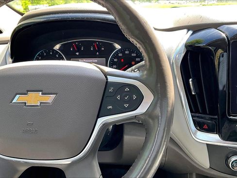 Used 2020 Chevrolet Traverse LT w/ LT Premium Package FWD image 17