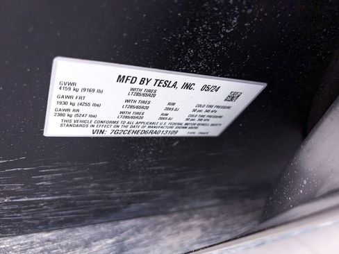 Used 2024 Tesla Cybertruck AWD Crew Cab image 35