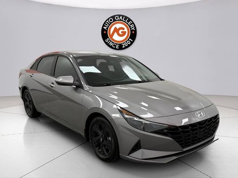 Used 2023 Hyundai Elantra SEL FWD image 1