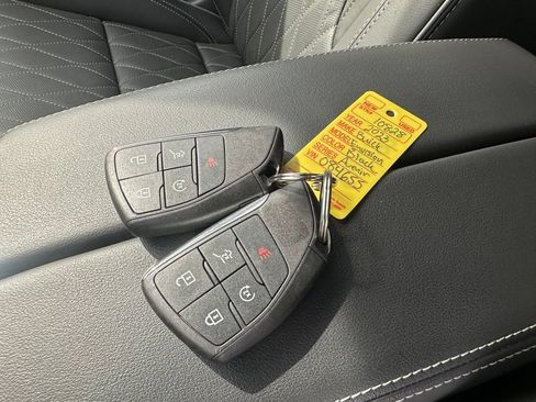 Used 2023 Buick Envision Avenir AWD/4WD image 8
