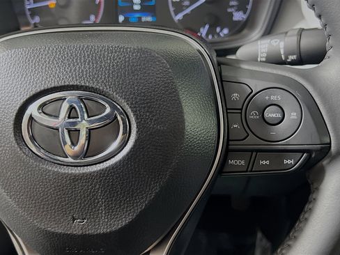 Used 2025 Toyota Corolla SE image 20