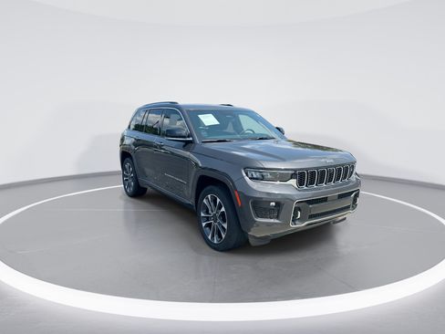 Used 2023 Jeep Grand Cherokee Overland w/ Adv Protech Group III AWD/4WD image 2
