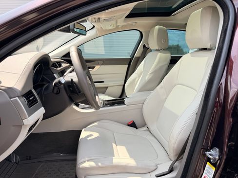 Used 2016 Jaguar XF Premium RWD image 19