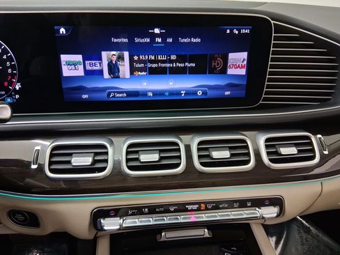 Used 2024 Mercedes-Benz GLE 450e 4MATIC image 27