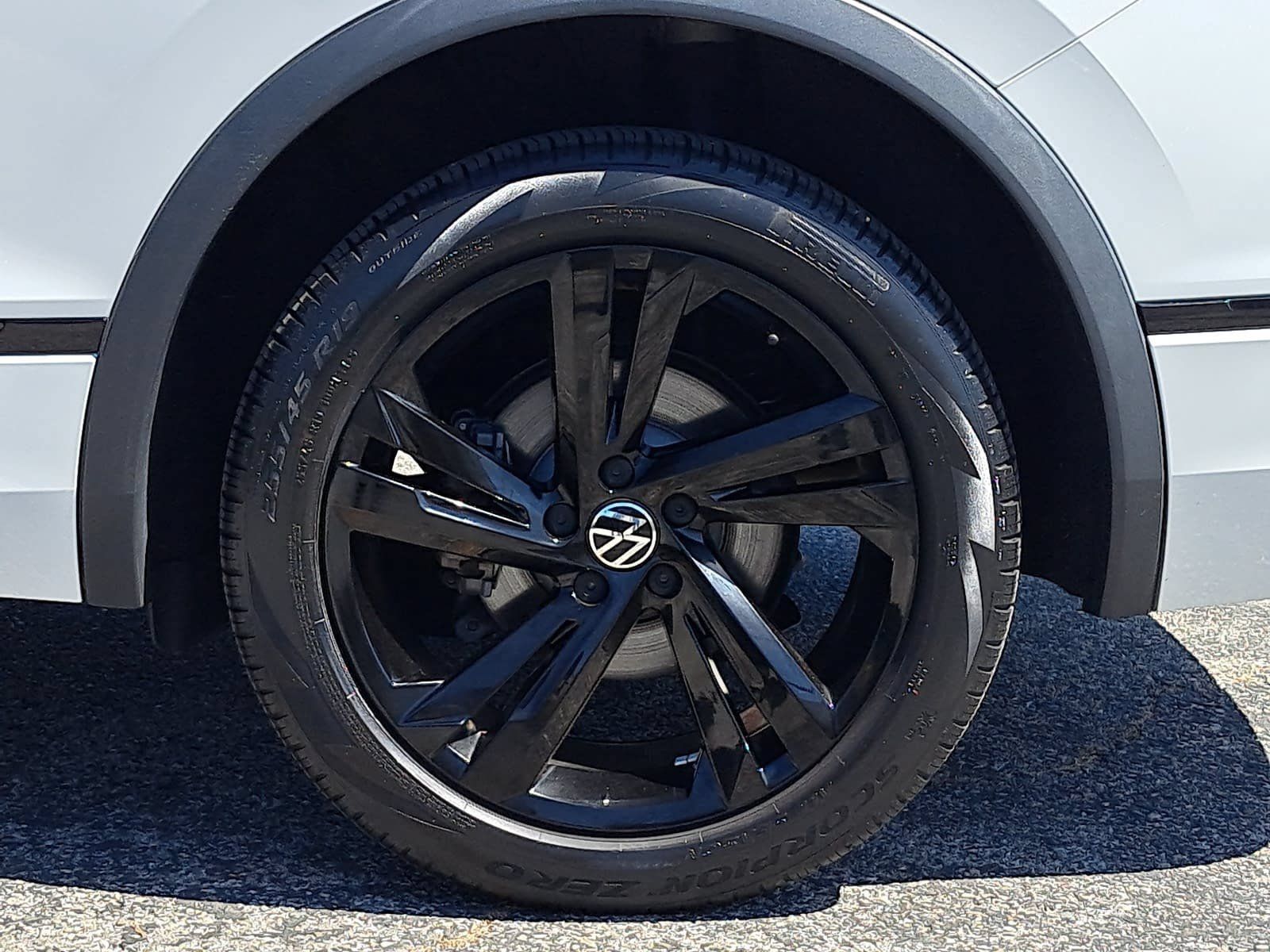 Used 2023 Volkswagen Tiguan SE R-Line FWD image 37