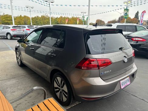 Used 2016 Volkswagen e-Golf SE image 4