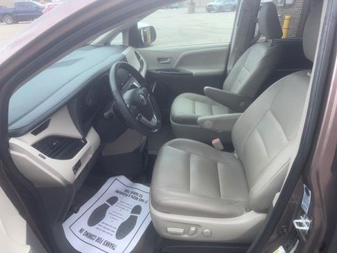 Used 2020 Toyota Sienna XLE w/ XLE Navigation Package image 13