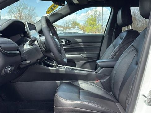 Used 2025 Jeep Compass Limited w/ High Altitude Package image 13