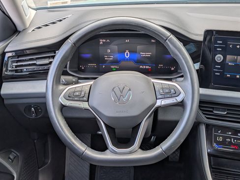 Used 2025 Volkswagen Jetta SE w/ Sunroof Package FWD image 24
