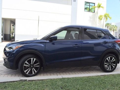 Used 2018 Nissan Kicks SV FWD image 4