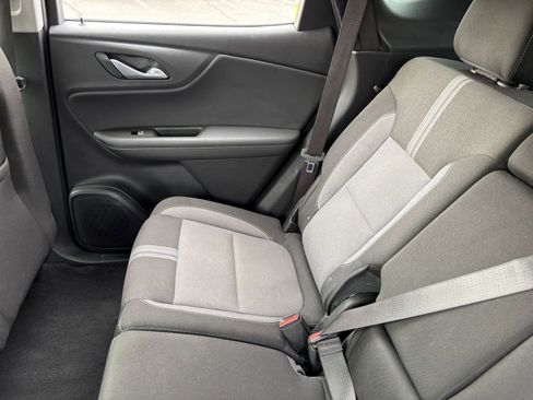 Used 2025 Chevrolet Blazer LT image 39