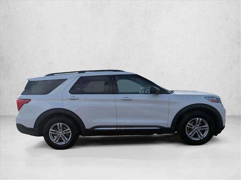 Used 2020 Ford Explorer XLT RWD image 4