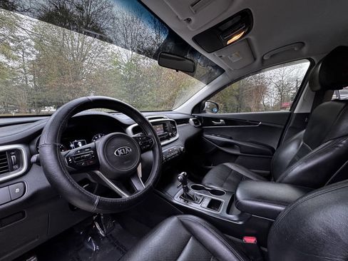 Used 2018 Kia Sorento L image 12