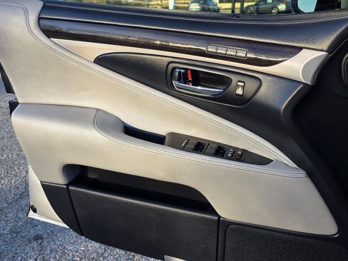 Used 2013 Lexus LS 460 image 40