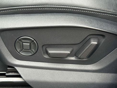 Used 2023 Audi Q8 Prestige image 20