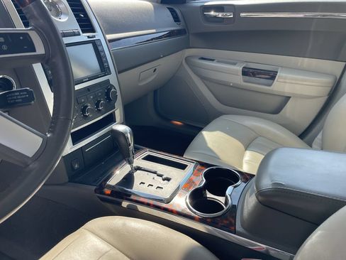Used 2008 Chrysler 300 C w/ Navigation & Sound Group II RWD image 11