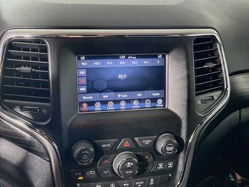Used 2021 Jeep Grand Cherokee Laredo AWD/4WD image 15