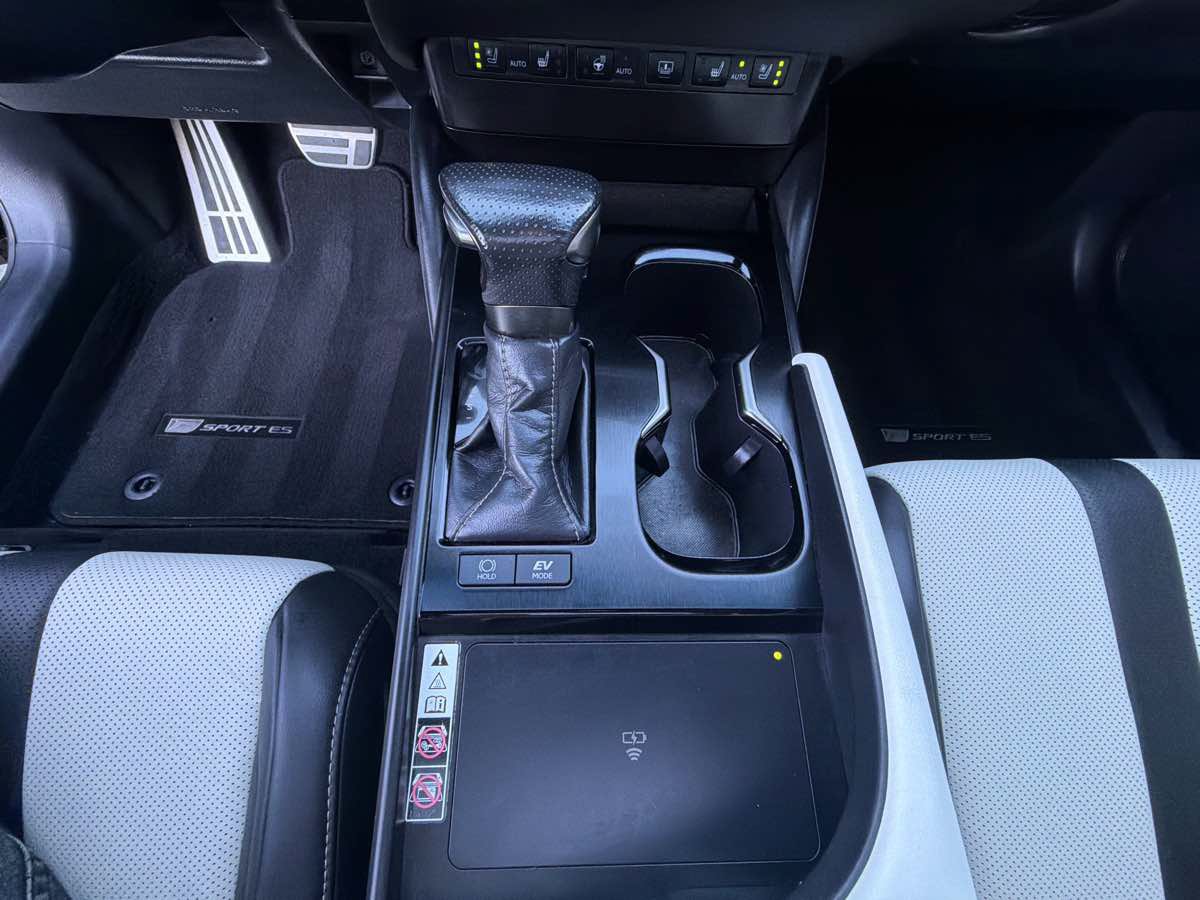 Used 2024 Lexus ES 300h F Sport w/ Accessory Package (Z1) FWD image 30