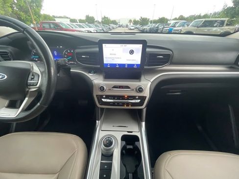 Used 2021 Ford Explorer XLT w/ Equipment Group 202A RWD image 11