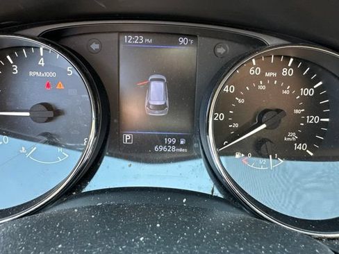 Used 2020 Nissan Rogue S w/ Special Edition Package FWD image 6