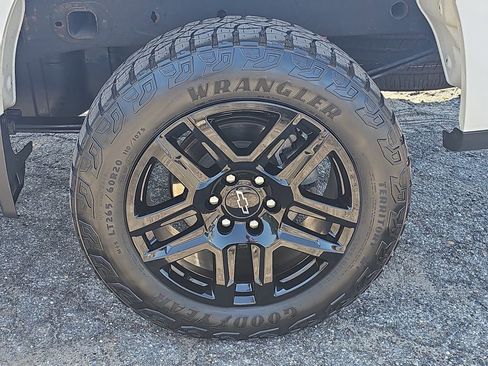 Used 2024 Chevrolet Silverado 1500 Custom Trail Boss w/ LPO, Dark Essentials Package AWD/4WD image 36