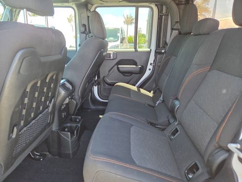 Used 2023 Jeep Gladiator Mojave AWD/4WD image 17