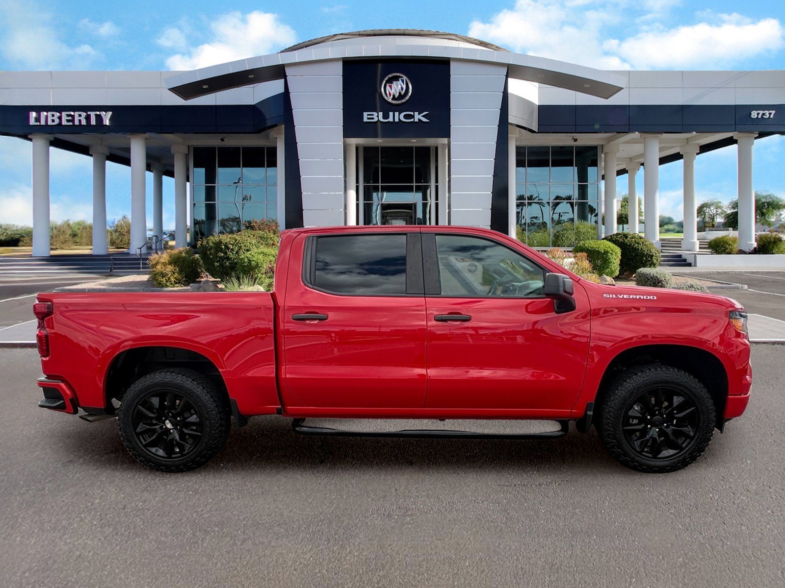 Used 2022 Chevrolet Silverado 1500 Custom RWD image 2