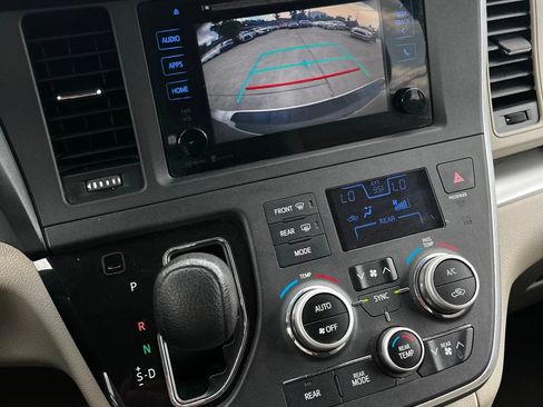 Used 2015 Toyota Sienna LE FWD image 20