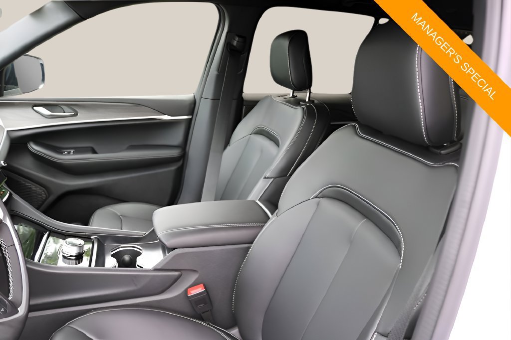 New 2026 Jeep Grand Cherokee Limited RWD image 10