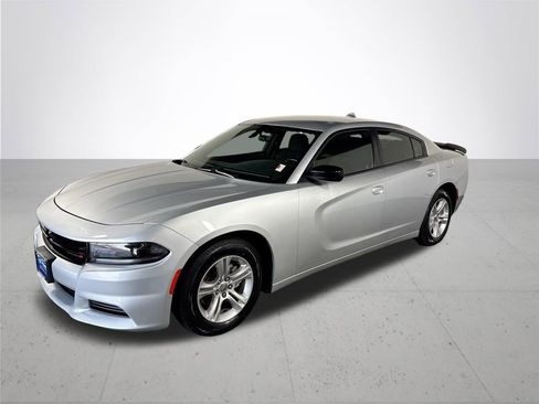 Used 2023 Dodge Charger SXT RWD image 2