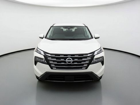 Used 2025 Nissan Rogue SV image 2