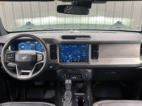 Used 2025 Ford Bronco Outer Banks AWD/4WD image 32