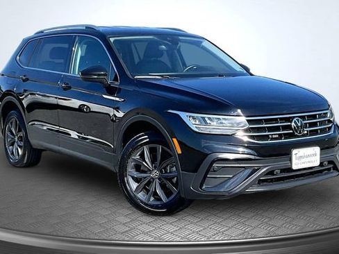 Used 2024 Volkswagen Tiguan SE FWD image 3