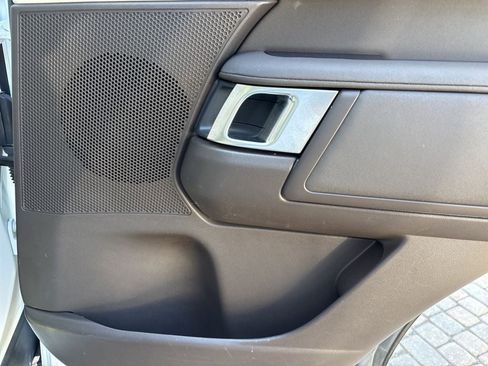 Used 2018 Land Rover Discovery HSE image 42