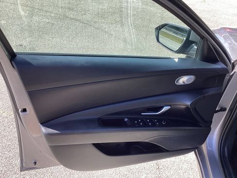 Used 2023 Hyundai Elantra SE FWD image 25